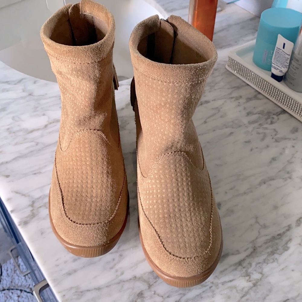 Comfy wedge Coconut suede booties